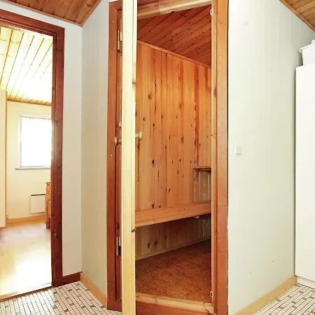 Feriehus Four-bedroom Holiday In 7 *